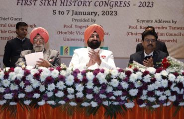 Governor Lt Gen Gurmit Singh (Retd) observing the exhibition, at a program organized in New Delhi.