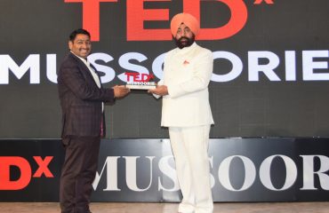 Governor felicitating the speakers at the TEDx Mussoorie event organized at Raj Bhavan.