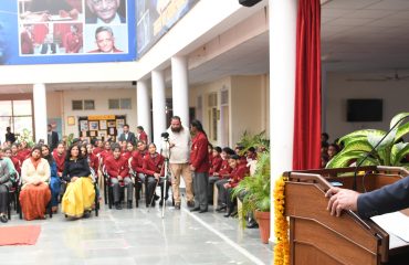 सहस्त्रधारा रोड़ स्थित हिम ज्योति स्कूल, देहरादून में पेंटिंग प्रतियोगिता के समापन कार्यक्रम को संबोधित करते हुए राज्यपाल।