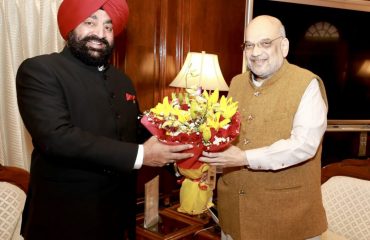 नई दिल्ली में केन्द्रीय गृह मंत्री श्री अमित शाह से शिष्टाचार भेंट करते हुए राज्यपाल।
