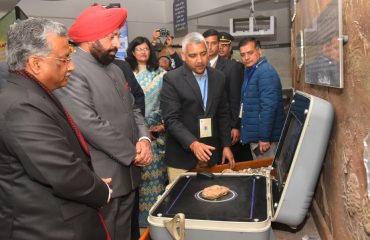 Governor inspects the Regional Science Centre.