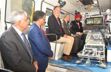 Governor Lt Gen Gurmit Singh (Retd) gets apprised about the features of the Neonatal Intensive Care Unit ambulance.