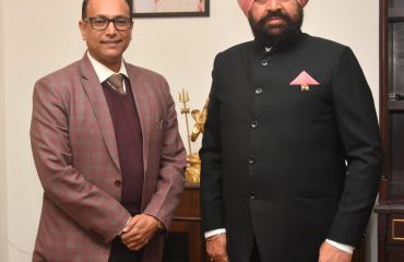 Newly appointed Secretary, Shri Ravinath Raman pays courtesy call on Governor.