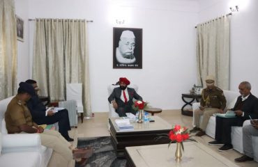 Governor interacts with senior officials at Tarai Bhawan, Pantnagar.