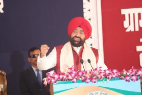 प्रथम कृषि विश्वविद्यालय एवं हरित क्रांति की जननी पंतनगर में आयोजित 34वें दीक्षांत समारोह को संबोधित करते हुए राज्यपाल।