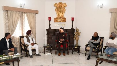 21-02-2023 : Governor interacts with Flex Foods Managing Director Vivek Bali at Rajbhawan