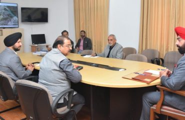 Governor gets briefed about the works of Rishikesh-Karnprayag rail line at Raj Bhawan Secretariat.
