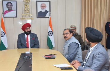 Governor gets briefed about the works of Rishikesh-Karnprayag rail line at Raj Bhawan Secretariat.