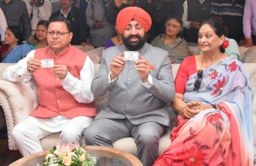 Governor and Chief Minister Pushkar Singh Dhami inaugurating the Family Former Membership.