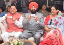 Governor and Chief Minister Pushkar Singh Dhami inaugurating the Family Former Membership.;?>