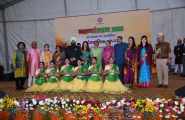 Governor with the artists of the cultural evening organized on the second day of Vasantotsav-2023.