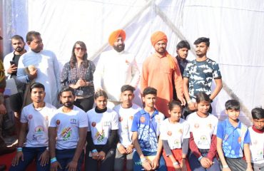 Governor interacts with Yoga trainees in Rishikesh.