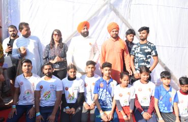 Governor interacts with Yoga trainees in Rishikesh.