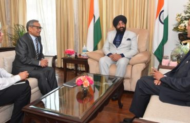 Senior officers of the Indian Foreign Service paid a courtesy call on the Governor.