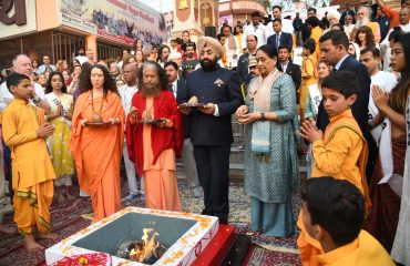 Governor offers prayers at the International Yoga Festival.