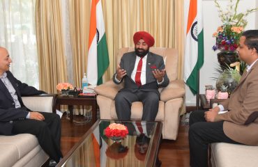 Vice Admiral (R) Anil Chawla and Abhinav Singh, CEO, Cantt Board, pay a courtesy call on Governor.