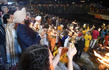 Governor performs the Ganga Arti at the commencement of International Yoga Festival-2023 organized by Parmarth Niketan.