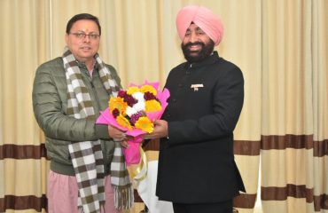 Chief Minister Shri Pushkar Singh Dhami pays courtesy call on the Governor at Gairsain (Bharadisain).