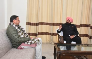 Chief Minister Shri Pushkar Singh Dhami pays courtesy call on the Governor at Gairsain (Bharadisain).