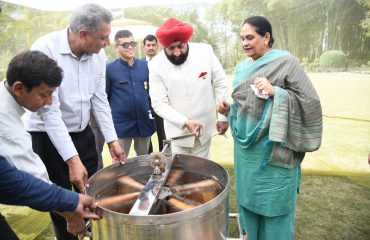 Governor enjoys the display of Honey Bee Processing (process of extracting honey) at Raj Bhawan, with First Lady Mrs. Gurmeet Kaur.
