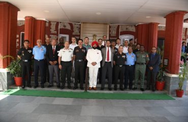 Governor along with the officers of National Defense College (NDC) who visited Uttarakhand.