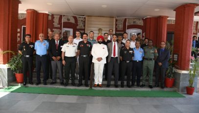 Governor along with the officers of National Defense College (NDC) who visited Uttarakhand.
