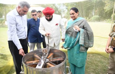 Governor enjoys the display of Honey Bee Processing (process of extracting honey) at Raj Bhawan, with First Lady Mrs. Gurmeet Kaur.