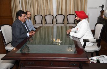 Principal of IHM Dehradun Dr. Jagdeep Khanna pay courtesy call on Governor.