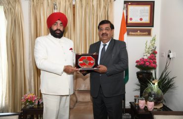 Principal of IHM Dehradun Dr. Jagdeep Khanna pay courtesy call on Governor.