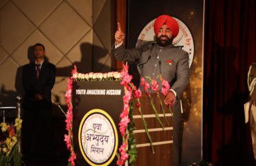 Governor Lt. Gen. Gurmit Singh (Retd) addresses the “Yuva Abhyudaya Mission” program organized by Pawan Chintan Dhara Ashram.