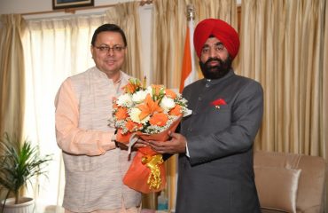 Chief Minister Shri Pushkar Singh Dhami pays courtesy call on Governor Lt. Gen. Gurmit Singh (Retd).