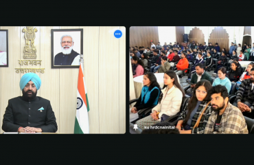 “जियोहज़ार्ड रिस्क असेसमेंट एंड सस्टेनेबल डेवलपमेंट ऑफ़ उत्तराखण्ड हिमालय” विषय पर आयोजित संगोष्ठी में वर्चुअली प्रतिभाग करते हुए राज्यपाल।