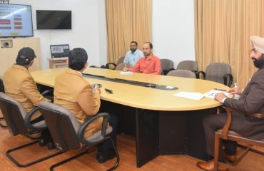 28-03-2023 : Mr. Devanand, Assistant Director of Narcotics Control Bureau (NCB), Sub-Regional Office, gives a presentation of the activities of the Institute, to Governor at the Raj Bhawan Secretariat.