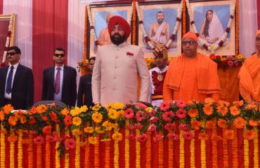 रामकृष्ण मिशन आश्रम में आयोजित ‘‘राज्य स्तरीय युवा सम्मेलन’’ में प्रतिभाग करते हुए राज्यपाल।