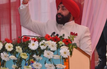 रामकृष्ण मिशन आश्रम में आयोजित ‘‘राज्य स्तरीय युवा सम्मेलन’’ को संबोधित करते हुए राज्यपाल।
