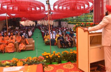 रामकृष्ण मिशन आश्रम में आयोजित ‘‘राज्य स्तरीय युवा सम्मेलन’’ को संबोधित करते हुए राज्यपाल।