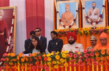 रामकृष्ण मिशन आश्रम में आयोजित ‘‘राज्य स्तरीय युवा सम्मेलन’’ में प्रतिभाग करते हुए राज्यपाल।