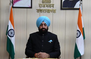 “जियोहज़ार्ड रिस्क असेसमेंट एंड सस्टेनेबल डेवलपमेंट ऑफ़ उत्तराखण्ड हिमालय” विषय पर आयोजित संगोष्ठी में वर्चुअली प्रतिभाग करते हुए राज्यपाल।