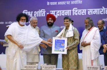 नई दिल्ली में अहिंसा विश्वभारती द्वारा आयोजित कार्यक्रम के अवसर पर राज्यपाल।