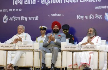 नई दिल्ली में अहिंसा विश्वभारती द्वारा आयोजित कार्यक्रम के अवसर पर राज्यपाल।