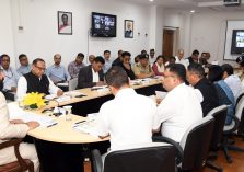 Governor Lt. Gen. Gurmit Singh (Retd) holding a meeting with senior officials of the government regarding the preparations for Uttarakhand;?>