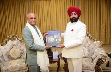 Governor paying a courtesy call on the Governor of Maharashtra Shri Ramesh Bais.