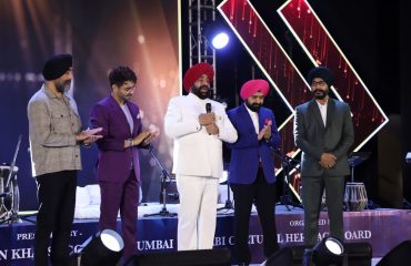 महाराष्ट्र, मुंबई में ‘‘पंजाबी कल्चरल हेरिटेज बोर्ड’’ द्वारा आयोजित ’’पंजाबी आइकॉन अवॉर्ड-2023’’ में बतौर मुख्य अतिथि प्रतिभाग करते हुए राज्यपाल।