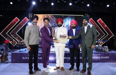 महाराष्ट्र, मुंबई में ‘‘पंजाबी कल्चरल हेरिटेज बोर्ड’’ द्वारा आयोजित ’’पंजाबी आइकॉन अवॉर्ड-2023’’ में बतौर मुख्य अतिथि प्रतिभाग करते हुए राज्यपाल।
