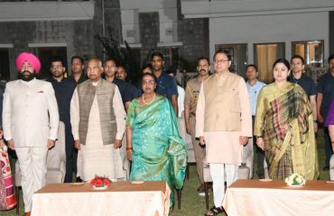 राजभवन में सांस्कृतिक संध्या का भी आयोजन अवसर पर पूर्व राष्ट्रपति श्री राम नाथ कोविंद साथ में राज्यपाल मुख्यमंत्री पुष्कर सिंह धामी।