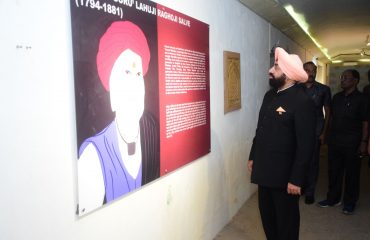 Governor visiting the Underground Bunker Museum in Maharashtra.