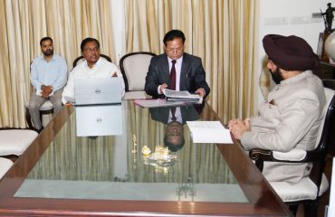 Vice Chancellor of Govind Ballabh Pant University of Agriculture and Technology, Pantnagar Prof. Manmohan Chauhan and Head of Department Computer Science Dr. SD Samantrai meeting Governor.