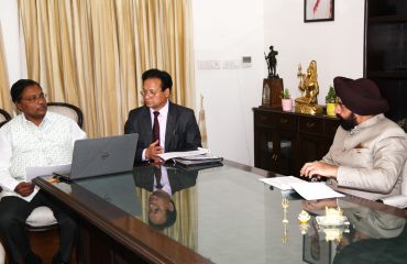 Vice Chancellor of Govind Ballabh Pant University of Agriculture and Technology, Pantnagar Prof. Manmohan Chauhan and Head of Department Computer Science Dr. SD Samantrai meeting Governor.