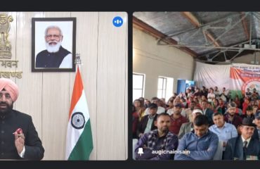 अटल उत्कृष्ट राजकीय इंटर कॉलेज, नैनीसैंण चमोली के ‘प्लेटिनम जुबली’ समारोह में बतौर मुख्य अतिथि वर्चुअली प्रतिभाग करते हुए राज्यपाल।