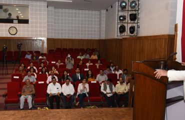 राजभवन में “पथ प्रदर्शक” कार्यक्रम को संबोधित करते हुए राज्यपाल लेफ्टिनेंट जनरल गुरमीत सिंह (से नि)।